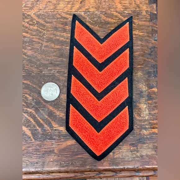 1950s Vintage Orange & Black 4 Stripe Chevron Pattern High School Award Badge - Picture 6 of 7